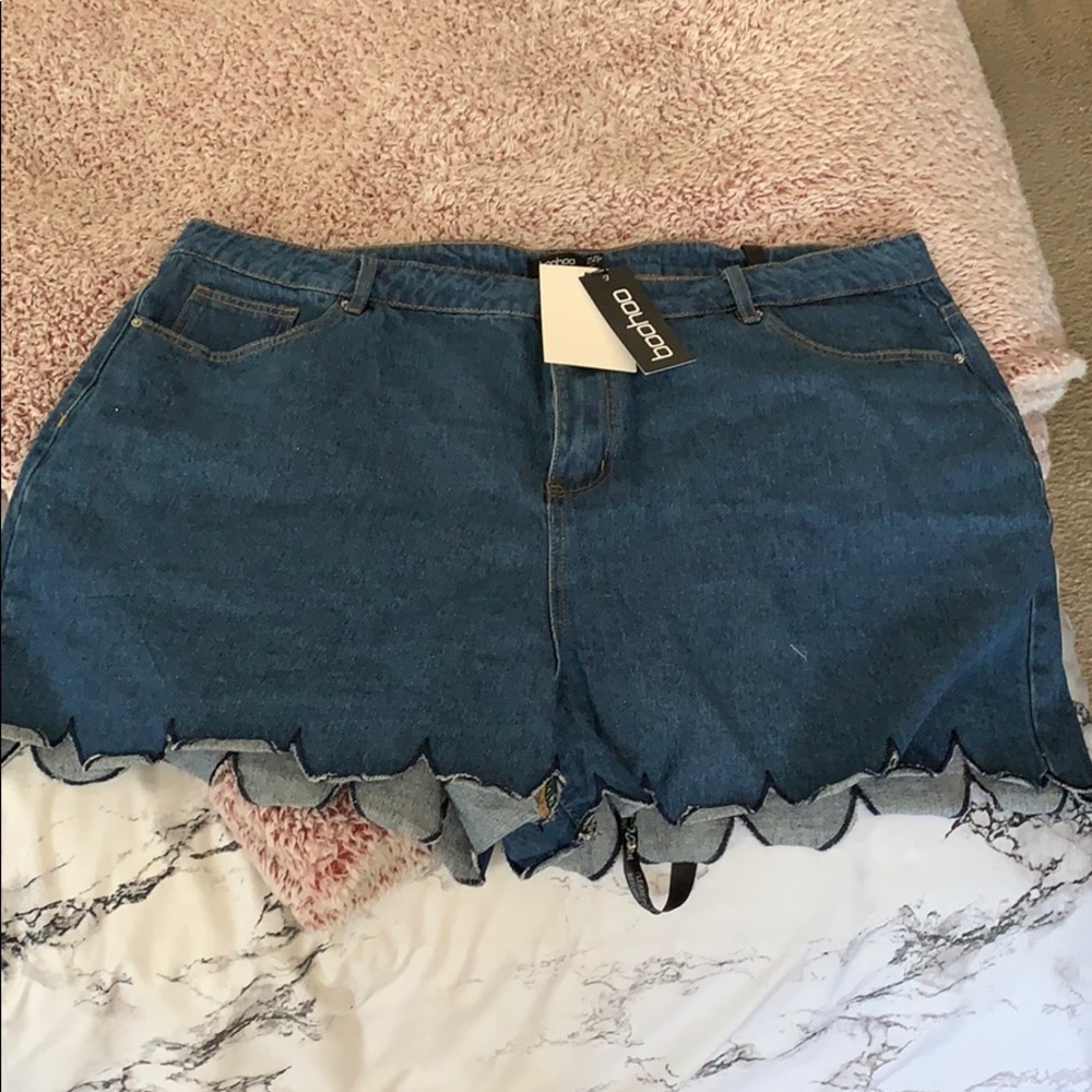 Plus scallop hem denim shorts